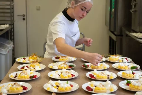 CUISINIER EN DESSERTS DE RESTAURANT (MC NIVEAU III)