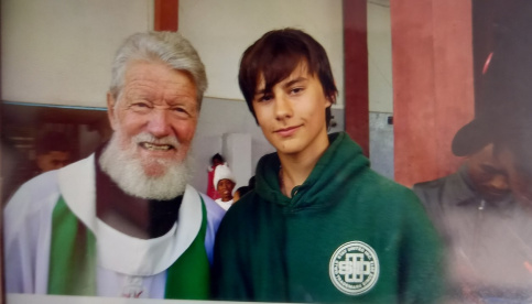 Jeune avec le Père Pédro